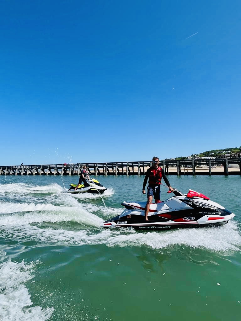 jet-ski-deauville-bateau-bouee-tractee-loisirs-calvados-normandie
