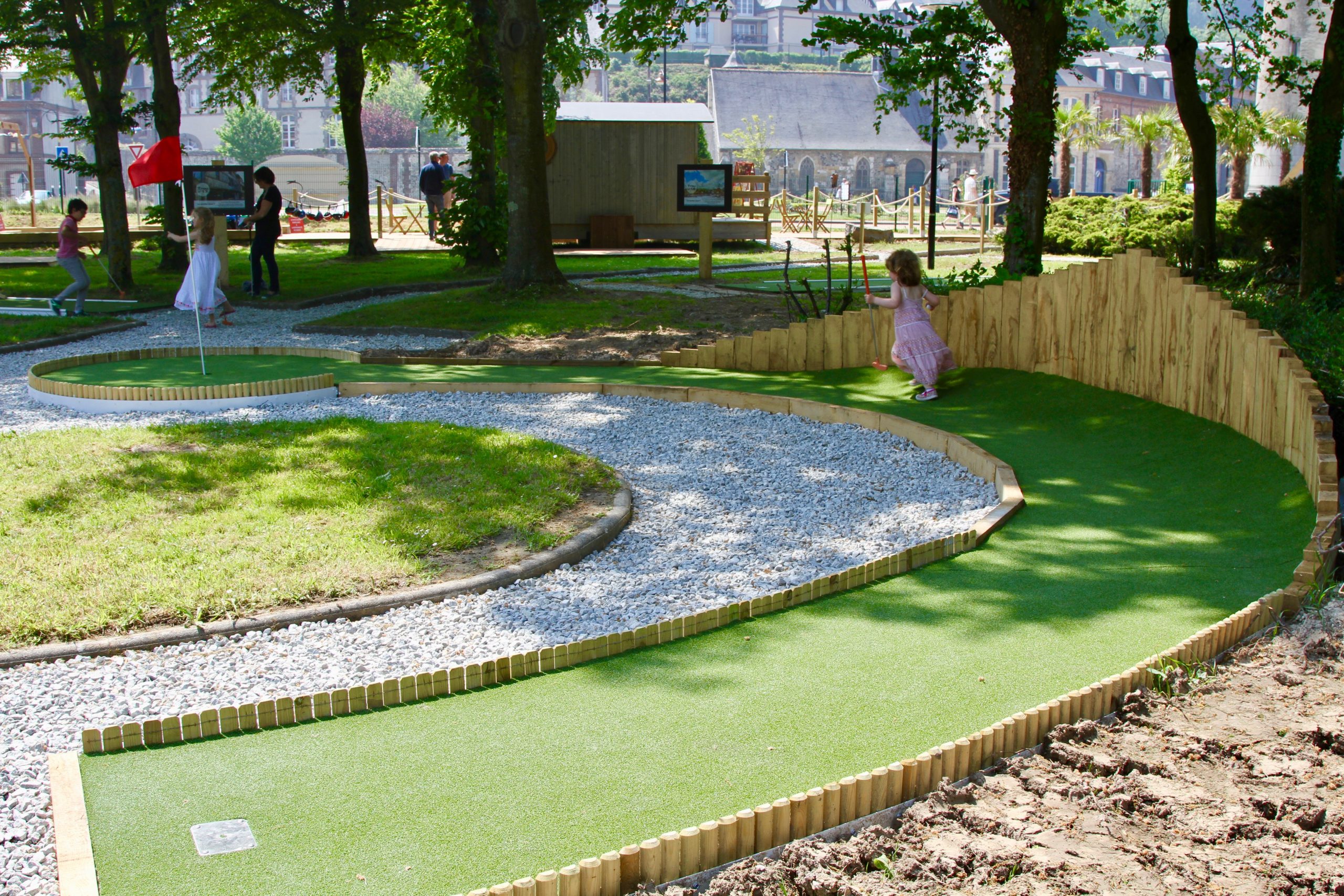 mini-golf-honfleur-mini-ville-parcours-aventure-loisirs-calvados-normandie