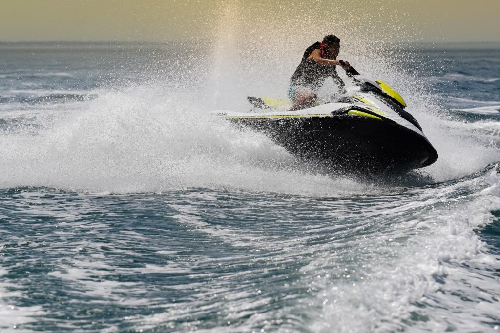 jet-ski-deauville-bateau-bouee-tractee-loisirs-calvados-normandie